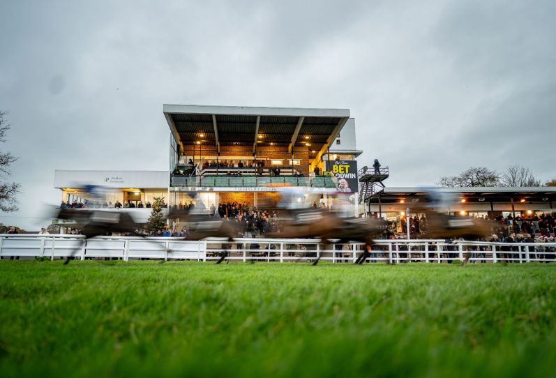 Racing at Plumpton 2025