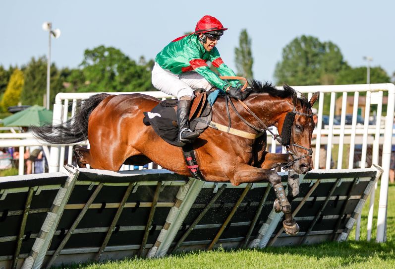 First career Jumps winner for Jude Fernandes